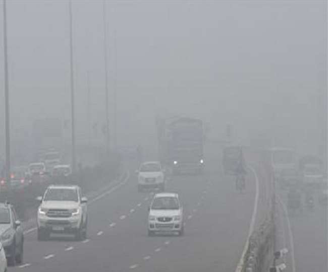 Weather Update: दिल्ली एनसीआर में गरज से साथ फिर शुरू बारिश, ठंड बढ़ने के आसार