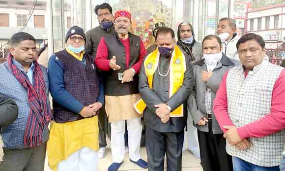 महाराज अग्रसेन की प्रतिमा पर की पुष्पांजलि अर्पित