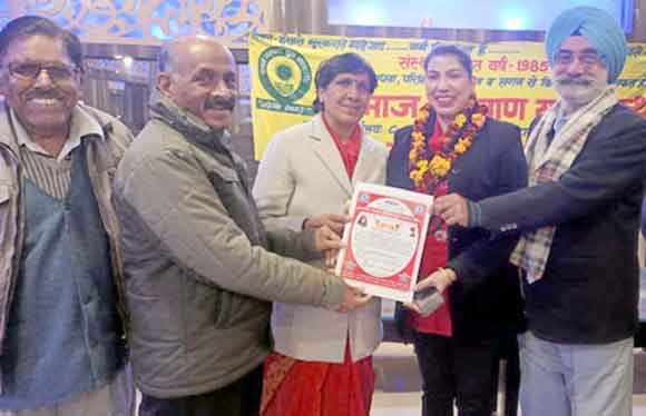 विभिन्न क्षेत्रों में उल्लेखनीय योगदान के लिए महिलाएं सम्मानित