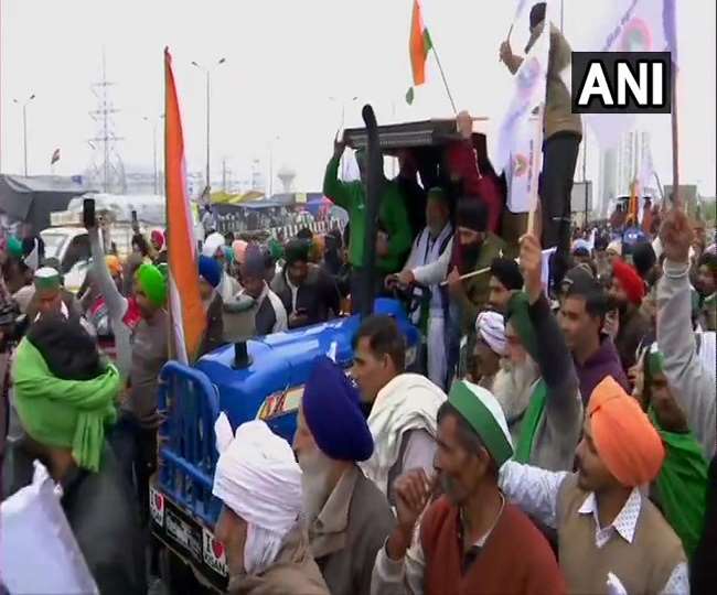 गाजीपुर बॉर्डर से किसानों की ट्रैक्टर रैली शुरू, नए कृषि कानूनों के खिलाफ प्रदर्शन जारी