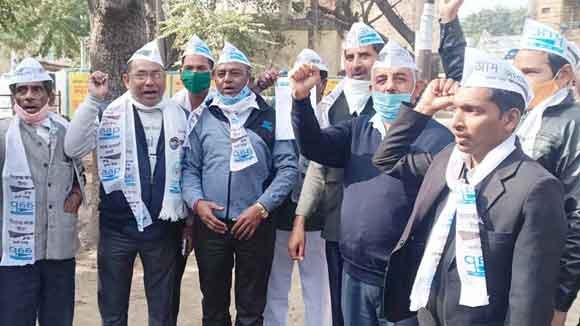 मुरादनगर की घटना के खिलाफ जिला मुख्यालय पर गरजे आप कार्यकर्ता