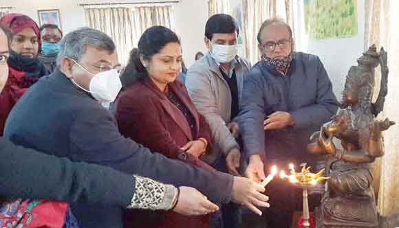 प्रख्यात चिकित्सक ने दी कोविड-19 के विभिन्न पहलुओं की जानकारी