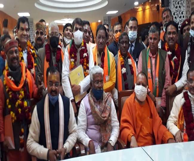 उत्तर प्रदेश MLC चुनाव 2021: भाजपा के दस प्रत्याशियों ने दाखिल किया नामांकन, सबसे पहले डॉ. दिनेश शर्मा ने भरा पर्चा