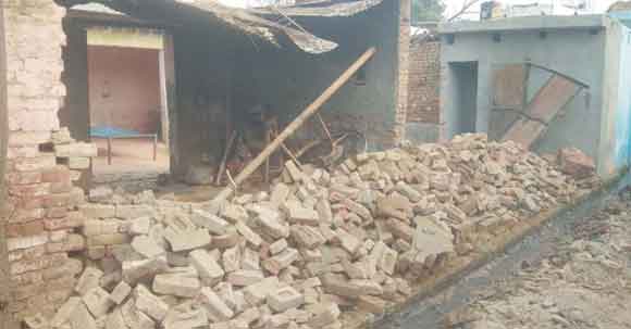 दीवार गिरने से दो मासूम बहनों की दर्दनाक मौत