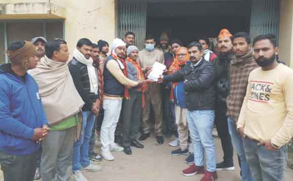 तांडव वैब सीरीज के खिलाफ तहसीलदार को सौंपा ज्ञापन