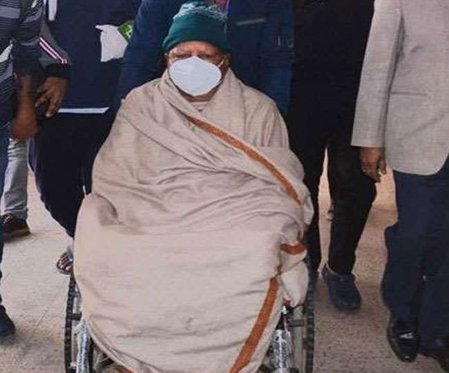 Lalu Yadav Health Update: लालू यादव को झारखंड से एयर एंबुलेंस के जरिए एम्स किया गया शिफ्ट, हालत गंभीर