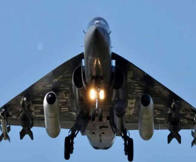 Tejas विमानों में कई देशों ने दिखाई दिलचस्पी, चीन के जेएफ-17 की तुलना में हैं बेहतर