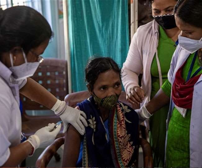 India Coronavirus Updates: देश में बीते 24 घंटों में आए कोरोना के 13,203 मामले, 1.03 करोड़ लोग हुए ठीक