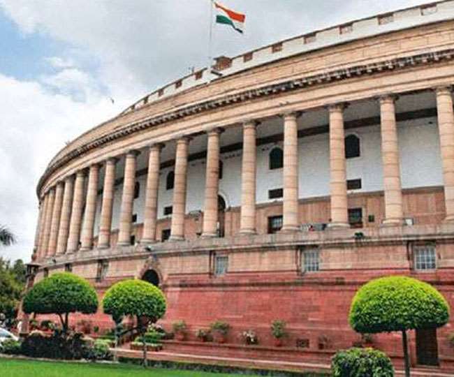 Republic Day: संविधान में अबतक 104 बार हो चुका है संशोधन, जानें कुछ बड़े बदलाव