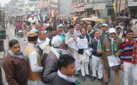 रालोद कार्यकर्ताओं ने निकाली किसान सम्मान तिरंगा यात्रा