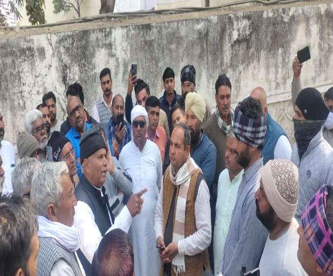 Haryana Farmer Protests: किसान प्रदर्शनकारियों से ग्रामीण नाराज, दिया 24 घंटे में हाईवे खाली करने का अल्टीमेटम