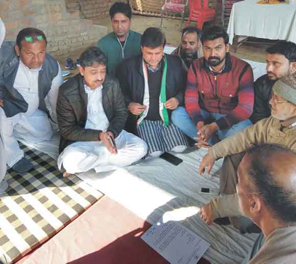 कांग्रेस के प्रतिनिधिमंडल ने शहीद नायक के परिजनों को दी सांत्वना