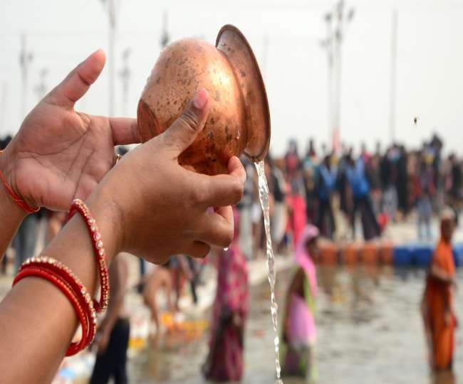 Magh Mela 2021: प्रयागराज संगम तट पर उमड़ा जनसैलाब, पौष पूर्णिमा पर श्रद्धालु लगा रहे आस्था की डुबकी