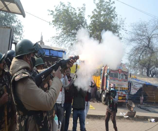 LIVE Farmers Protest News: सिंघु बॉर्डर पर स्थानीय लोग व किसान भिड़े, SHO पर किया तलवार से हमला; पुलिस ने छोड़े आंसू गैस के गोले