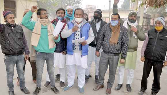 नगर मैजिस्ट्रेट को ज्ञापन सौंपकर समस्याओं का समाधान कराने की मांग