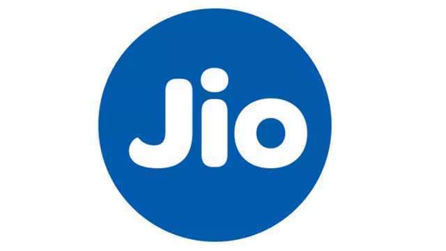 Jio यूजर्स को मिला नए साल का तोहफा, सभी नेटवर्क पर कर सकेंगे अनलिमिटेड कॉलिंग