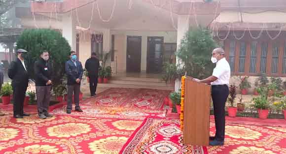 संविधान हमारी गीता, बाईबिल और कुरान है – मण्डलायुक्त