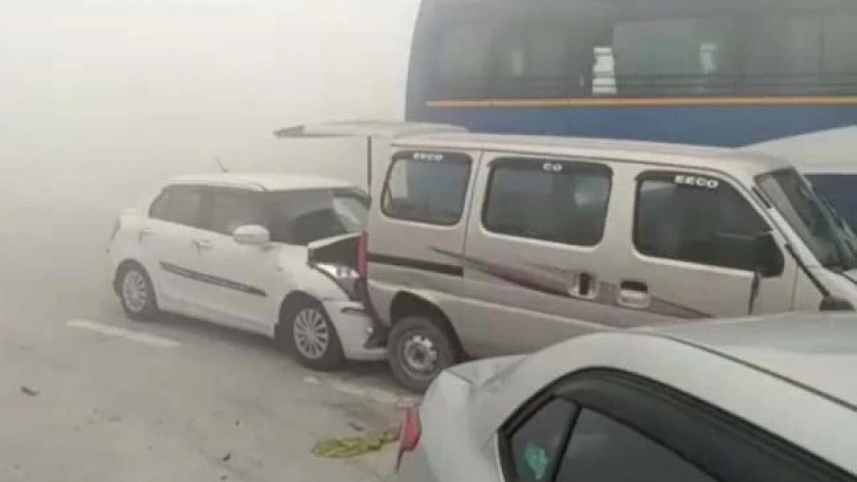घने कोहरे के चलते ईस्टर्न पेरिफेरल एक्सप्रेस-वे पर टकराईं 18 गाड़ियां, कई घायल