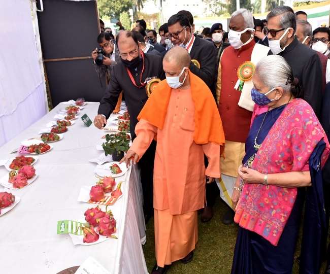 लागत कम करने के साथ कृषि के उत्पादन को विविधीकरण की ओर ध्यान देना जरूरी : योगी आदित्यनाथ