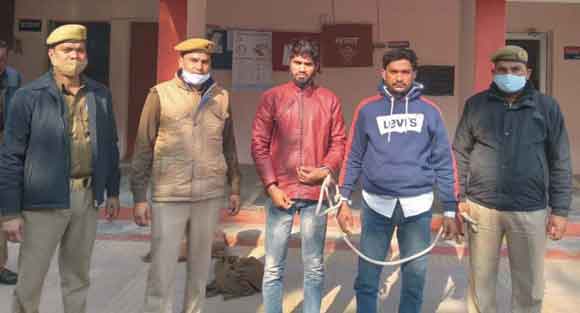 पुलिस ने दबोचे दो शातिर चोर, माल बरामद