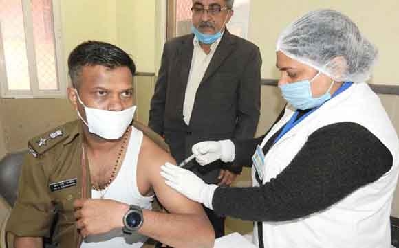 एसएसपी ने लगवाया कोविड–वैक्सीन का टीका