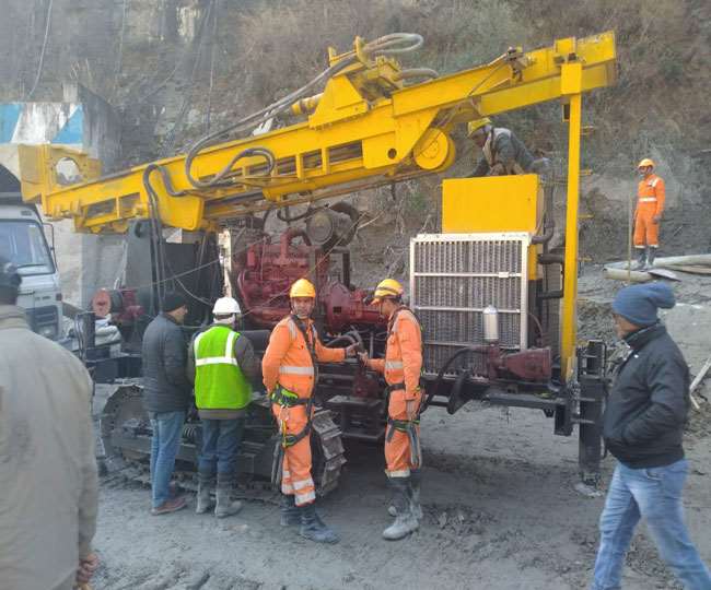 LIVE Uttarakhand Glacier Burst: तपोवन सुरंग में ड्रिलिंग के लिए लाई गई नई मशीन, अंदर फंसे हैं कई लोग