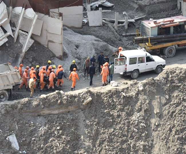 LIVE Uttarakhand Glacier Burst: टनल में जारी है रेस्क्यू ऑपरेशन, अब तक 55 शव बरामद