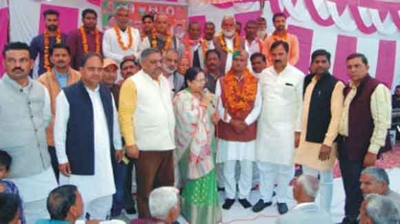 कांग्रेस के पूर्व जिला महामंत्री ने थामा भाजपा का दामन