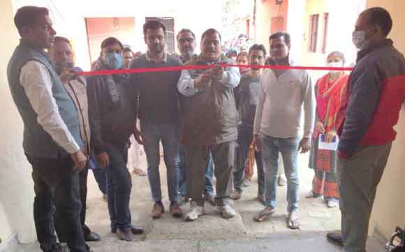 मुख्यमंत्री आरोग्य मेले में किया ग्रामीणों का स्वास्थ्य परीक्षण