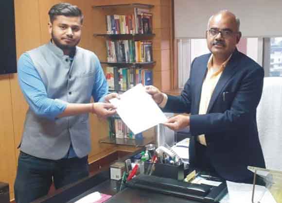 आढ़तिया एसोसिएशन ने मंडी परिषद निदेशक को सौंपा ज्ञापन
