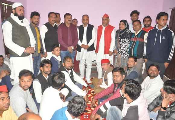 सपा कार्यकर्ताओं ने मनाई संत गाडगे बाबा की जयंती