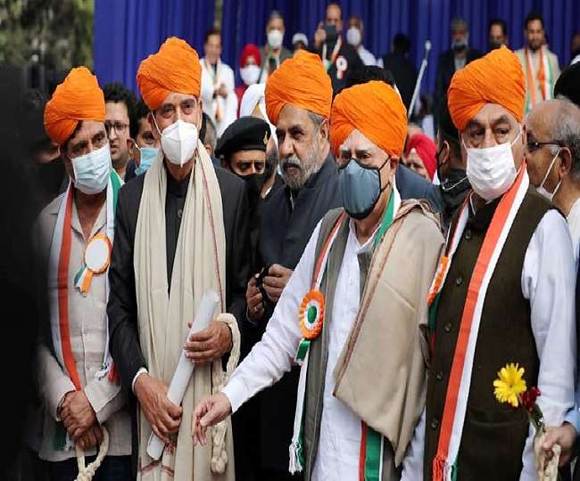 गांधी परिवार के खिलाफ तेज हुए सुर, कांग्रेस के भीतर सुधार की वकालत करने वालों ने बुलंद की आवाज