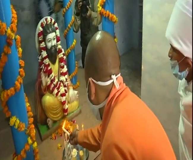 मुख्यमंत्री योगी आदित्यनाथ ने संत रविदास की जयंती पर लखनऊ में दी पुष्पांजलि