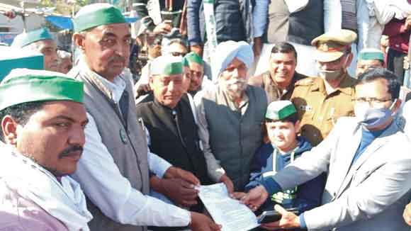 कृषि कानूनों के खिलाफ भाकियू ने जगह-जगह प्रदर्शन कर सौंपा ज्ञापन