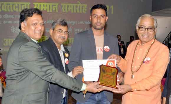 सम्मान समारोह में किया 500 रक्तदाताओं को सम्मानित