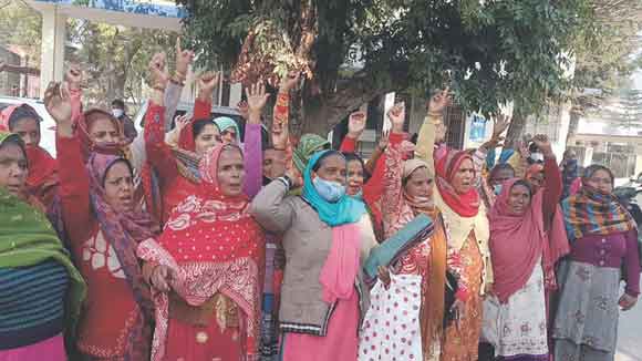 रसोइया संघ ने जिलाधिकारी को सौंपा ज्ञापन