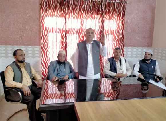 किसानों को उनका गन्ना मूल्य दिलाए जाने में बनी प्रदेश सरकार बाधक