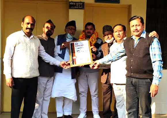 एसडीएम कार्यालय के सभी कर्मियों को मिला कोरोना यौद्धा सम्मान