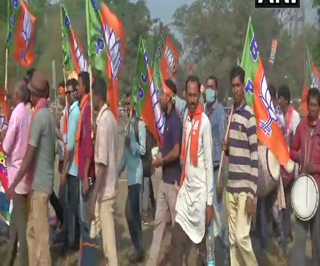 LIVE: प्रधानमंत्री मोदी की कोलकाता में रैली, बिग्रेड परेड ग्राउंड में जुटने लगी भीड़, मिथुन भाजपा में होंगे शामिल!
