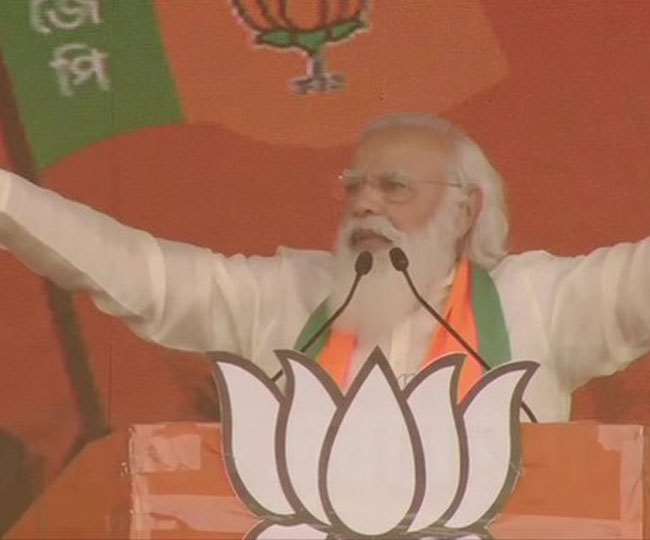 ब्रिगेड ग्राउंड में ममता बनर्जी पर प्रधानमंत्री मोदी का निशाना, बोले- लोकसभा में टीएमसी हाफ, इस बार साफ