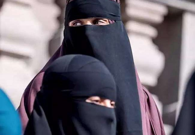 इस देश ने बुर्का पहनने पर लगाई रोक, सार्वजनिक स्थानों पर नकाब नहीं पहन सकेंगी महिलाएं