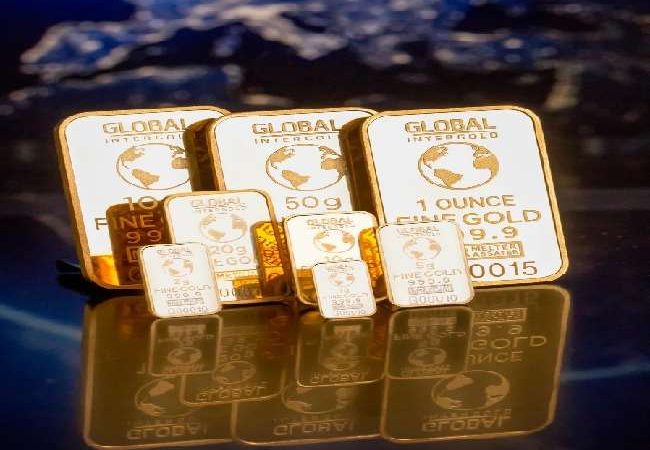 Gold Price Today: सोने के हाजिर भाव में आई गिरावट, चांदी में हुई बढ़ोत्तरी, जानिए क्या हैं कीमतें