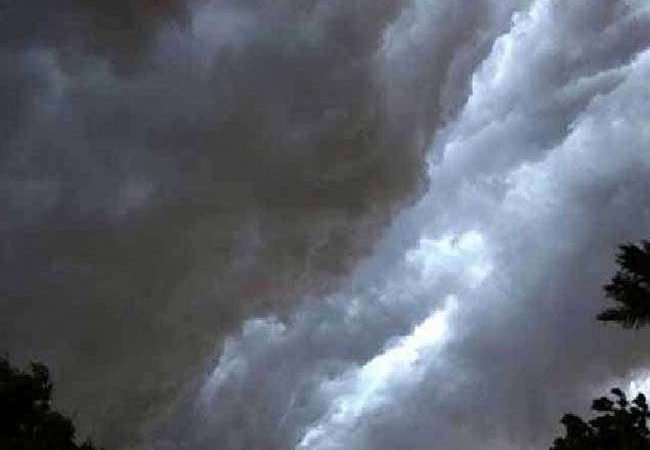 Weather Updates: दिखने लगा पश्चिमी विक्षोभ का असर, देश के इन हिस्सों में होगी गरज के साथ बारिश, जानें- IMD का ताजा अपडेट