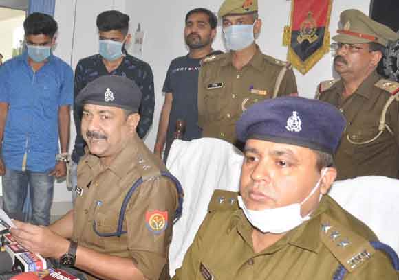 पुलिस के हत्थे चढ़े दो मोबाइल लुटेरे, भेजे जेल