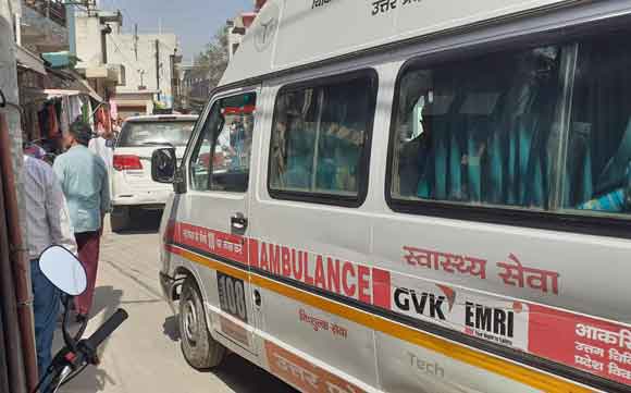 प्रगतिशील समाजवादी पार्टी के हुडदंग के बीच तहसील मुख्यालय पर आधा घंटे तक जाम में फंसी रही एंबुलेसं