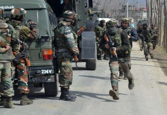 Sopore Grenade Attack: सोपोर में पुलिस चौकी पर ग्रेनेड हमला, 2 एसपीओ घायल, हमलावरों की तलाश जारी