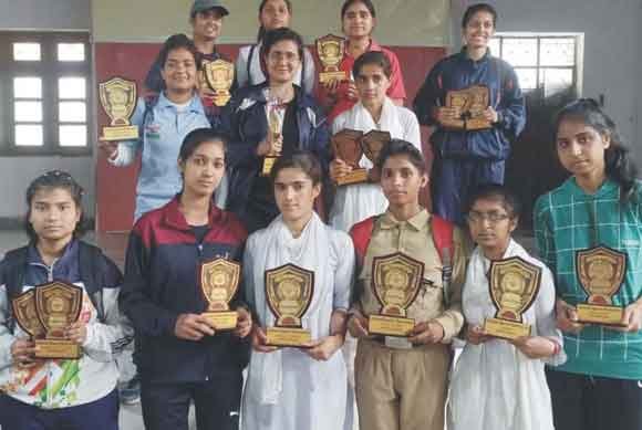 विजेता व उपविजेता खिलाडिय़ों को किया सम्मानित