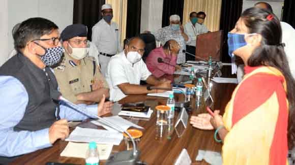 मंडलायुक्त व डीआईजी ने सुनीं जनसमस्याएं