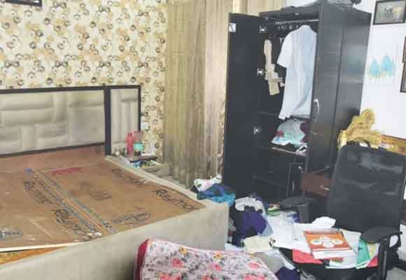 भाजपा नेता के घर में नौकर ने की लाखों की चोरी