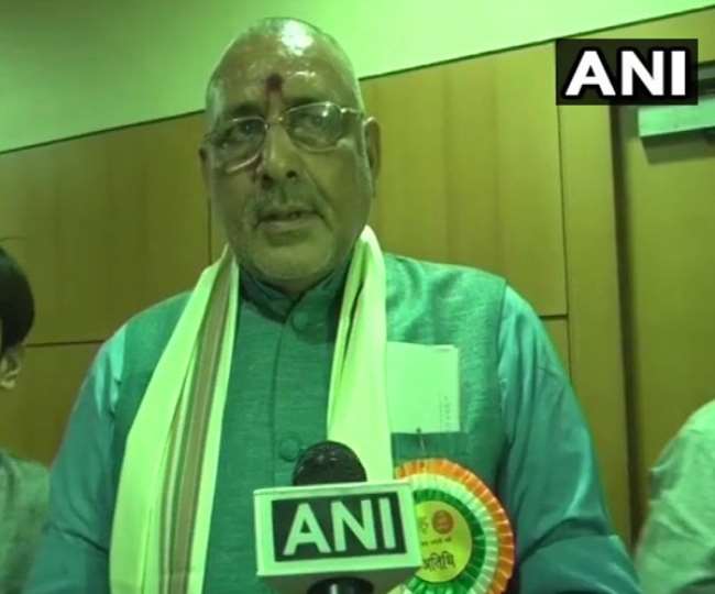 पश्चिम बंगाल चुनाव: ममता बनर्जी हारने वाली हैं, इसीलिए बौखलाई हुई हैं- गिरिराज सिंह